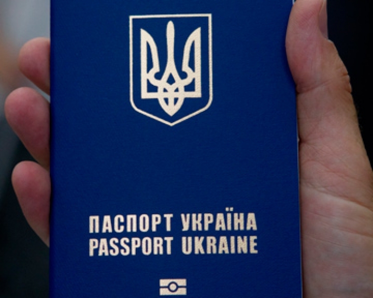 Одесский Оперный театр и Аккерманская крепость попали на страницы биометрического паспорта