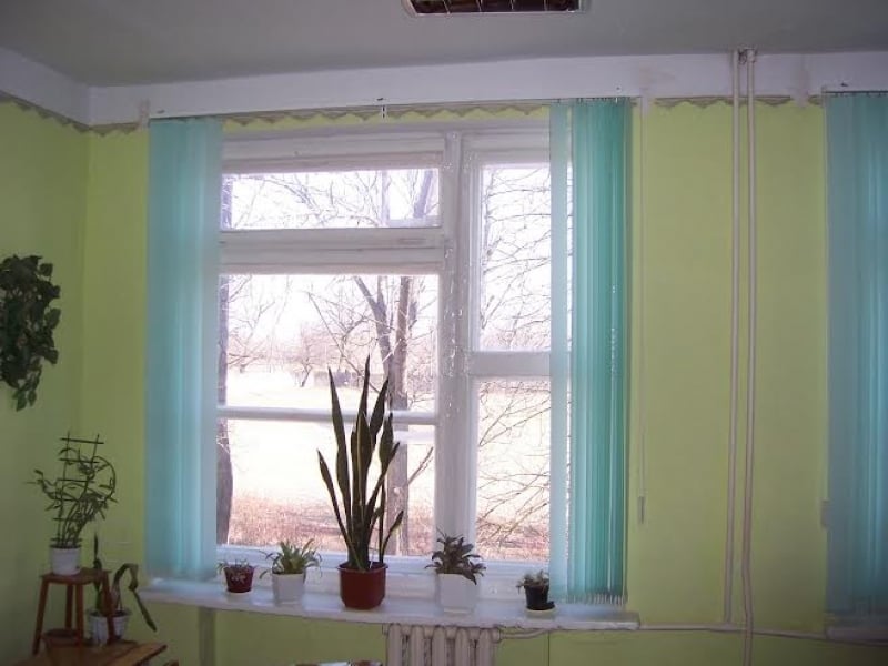 Школа в поселке Рауховка Одесской области получила в подарок металлопластиковые окна