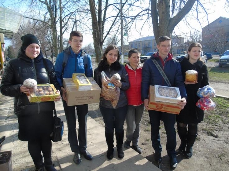 Жители Ширяевского района направили больше тонны пасхальных продуктов землякам в зону АТО (фото)