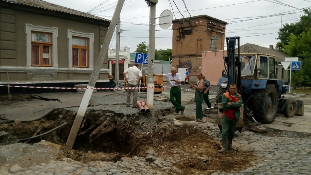 Ливень спровоцировал обвал грунта в исторической части Измаила (фото)