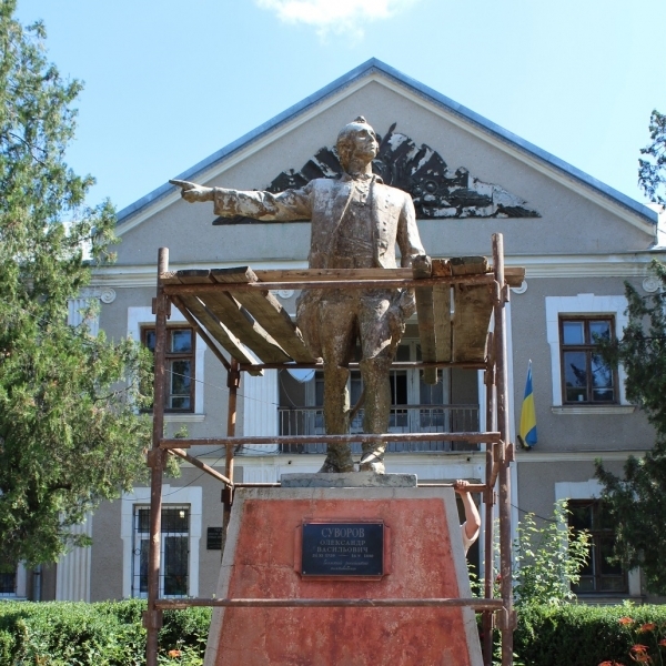 Поселок в Измаильском районе к своему 200-летию реконструирует два памятника 