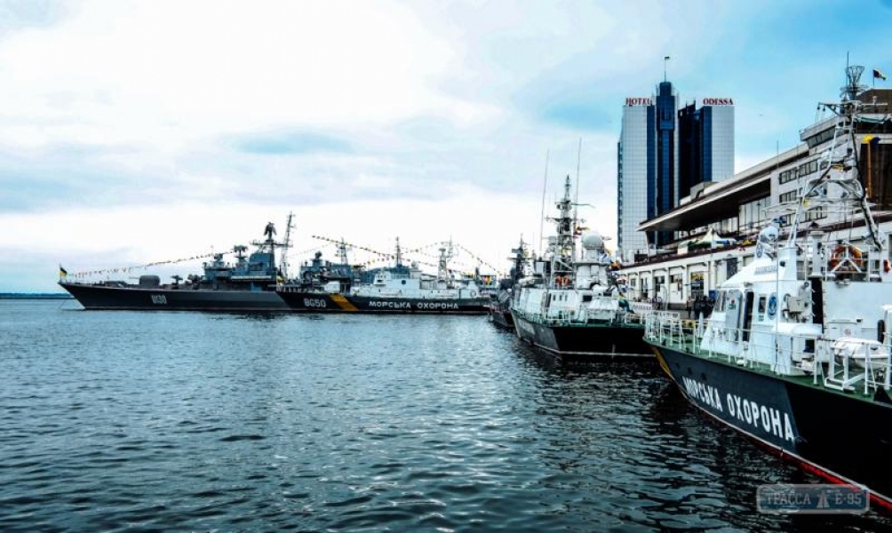 Одесский порт выделил часть причальной линии военным кораблям