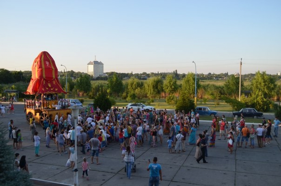 Фестиваль индийской культуры с огромной колесницей и шоу йогов прошел в Измаиле (фото, видео)