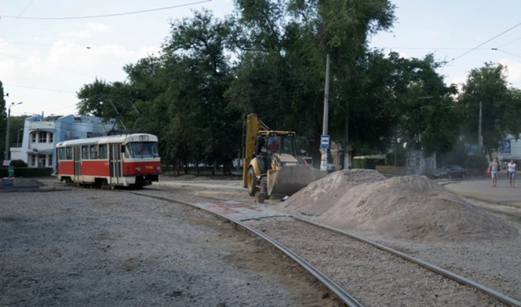 Ремонт разворотного кольца трамвая возле Куликова поля в Одессе завершится осенью (фото)