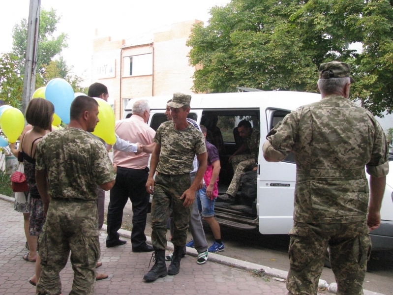 Жители Ананьева торжественно встретили земляков, демобилизованных из зоны АТО (фото)