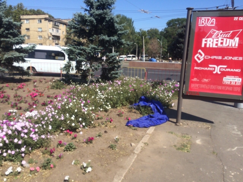 В Одессе неизвестные люди в балаклавах разгромили палатки Оппозиционного блока