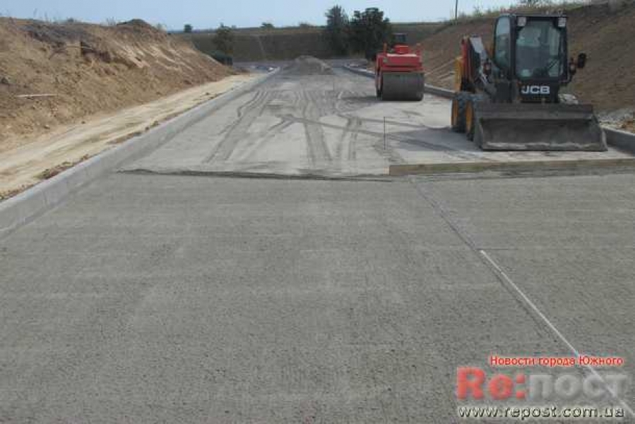 В Южном Одесской области строят новую дорогу (фото)