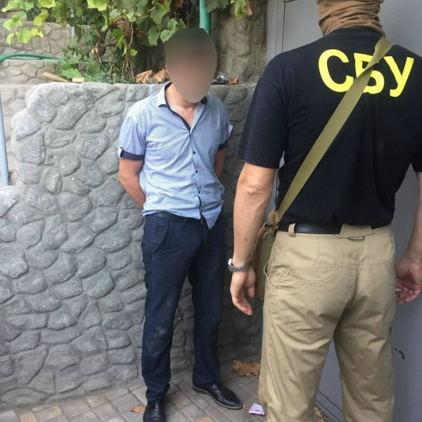 Суд взял под арест участкового из Одесской области, бравшего взятки за торговлю арбузами