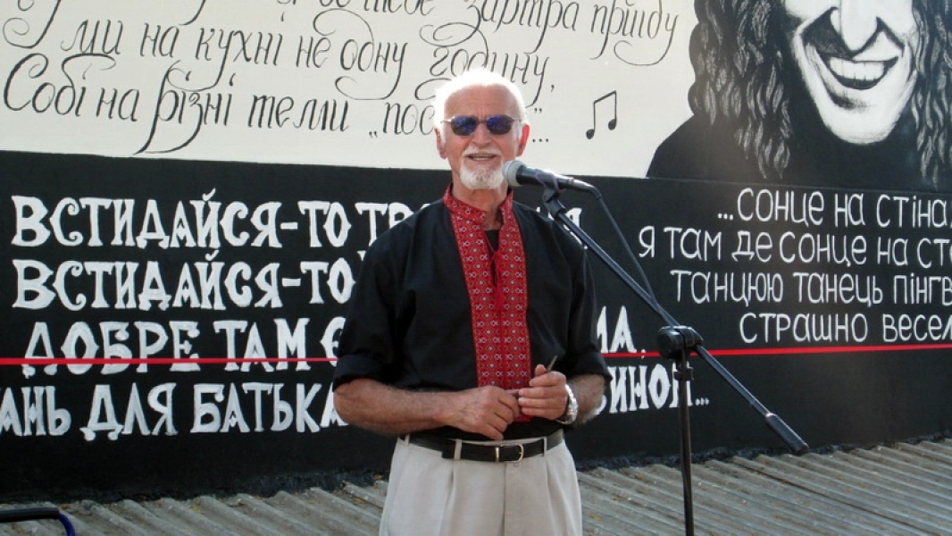 Отец Кузьмы Скрябина торжественно открыл в Одессе стену памяти певца
