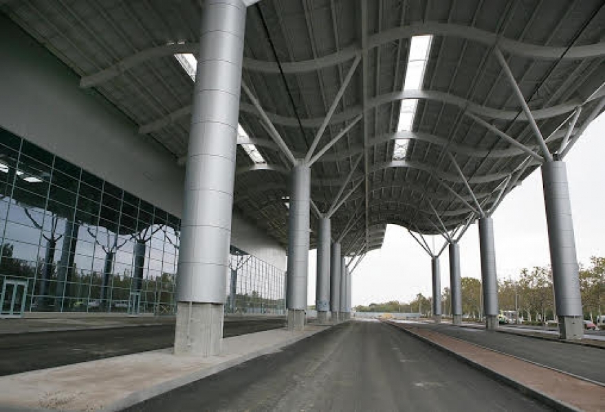 Возле Одесского аэропорта появилась дорога из шести полос