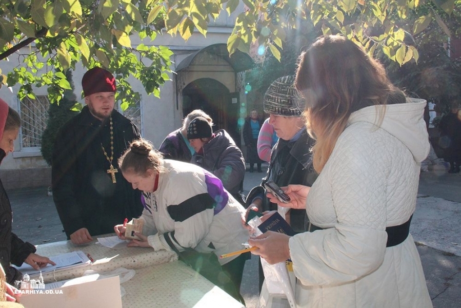 Почти 100 семей переселенцев получили помощь от Одесской епархии (фото)