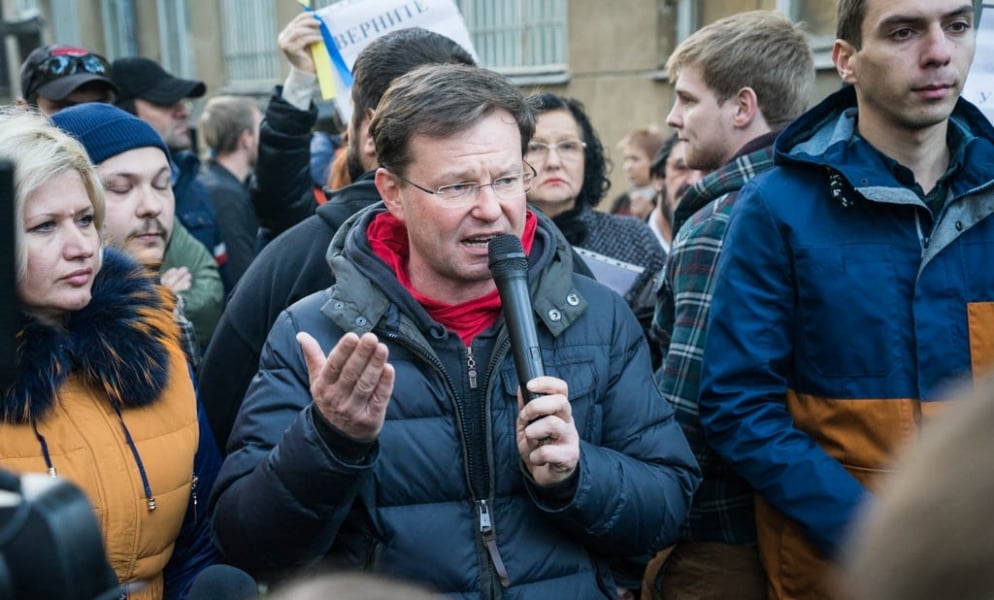 Сторонники и противники Труханова и Боровика одновременно митингуют у здания суда в Одессе