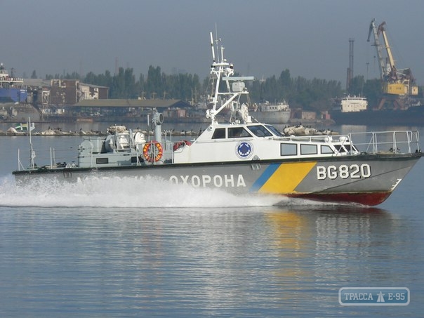 Пограничники при помощи авиации ловят в Одесской области лодки, выходящие в море без разрешения