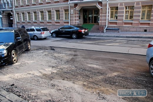 Мэрия просит одесситов временно не ездить по Сабанскому переулку: идет ремонт