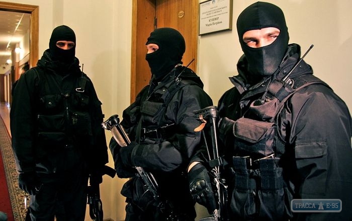 Прокуратура проводит масштабные обыски на Одесском припортовом заводе (видео)