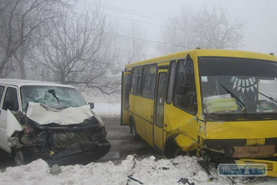 Маршрутка врезалась в 