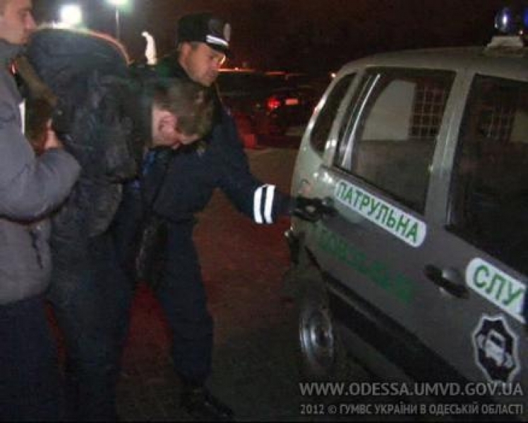 Убийцы из «Беллини» удирали на такси в одесский жилкомплекс «Чудо город»