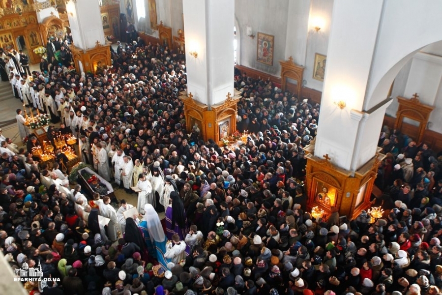 Тысячи горожан и высокопоставленные политики простились в Одессе со знаменитым старцем Ионой 