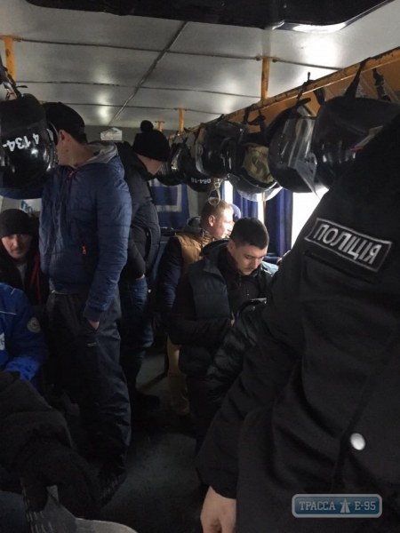 Полиция задержала 9 участников драки возле суда в Одессе, где рассматривалось дело мэра Затоки