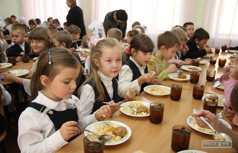 Власти Одессы потратят на питание школьников в текущем году почти 74 млн. гривен