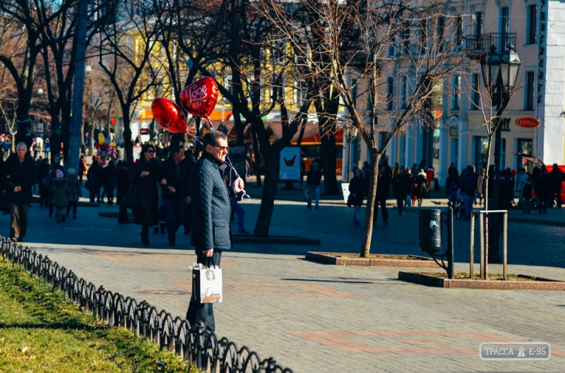 Одесситы отмечают День влюбленных (фоторепортаж)