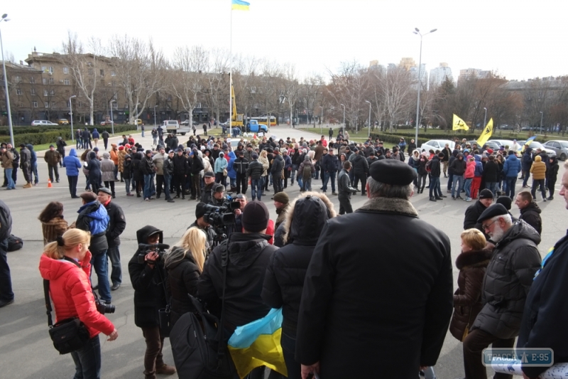 Сразу три митинга прошли в Одессе перед сессией облсовета