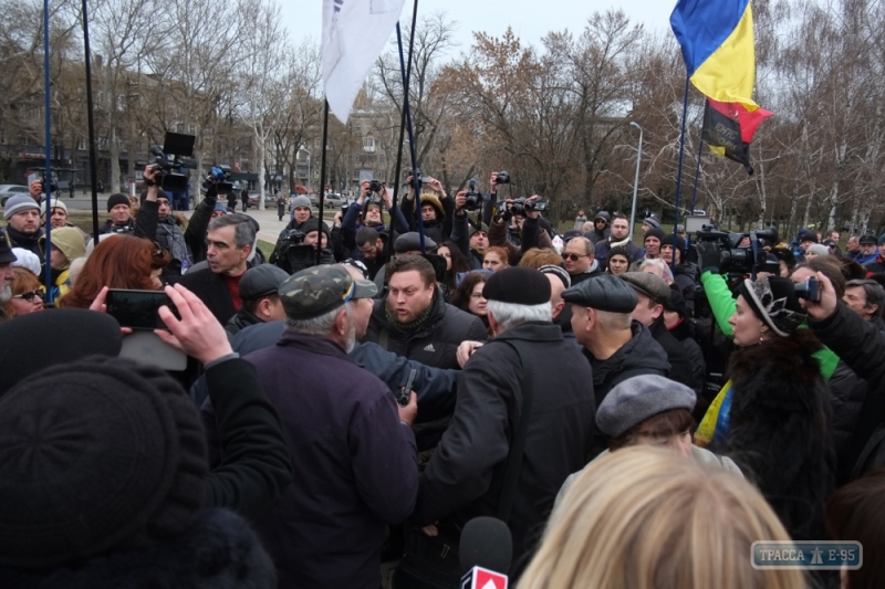 На открытии памятника Небесной сотне в Одессе произошла драка (фото)