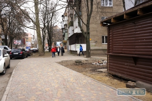 Одесская мэрия благоустраивает мини-рынок на Армейской