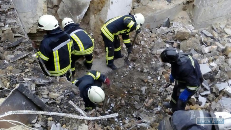 Спасатели продолжают искать ребенка под завалами взорвавшегося дома под Одессой