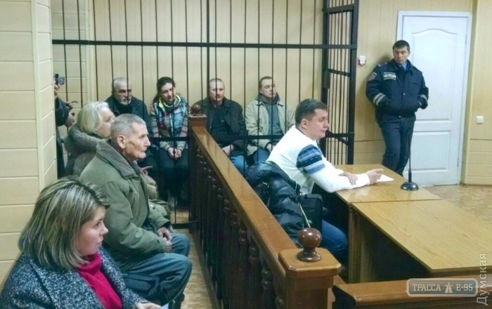 Суд над подозреваемыми в подрыве волонтерских центров начался в Одессе