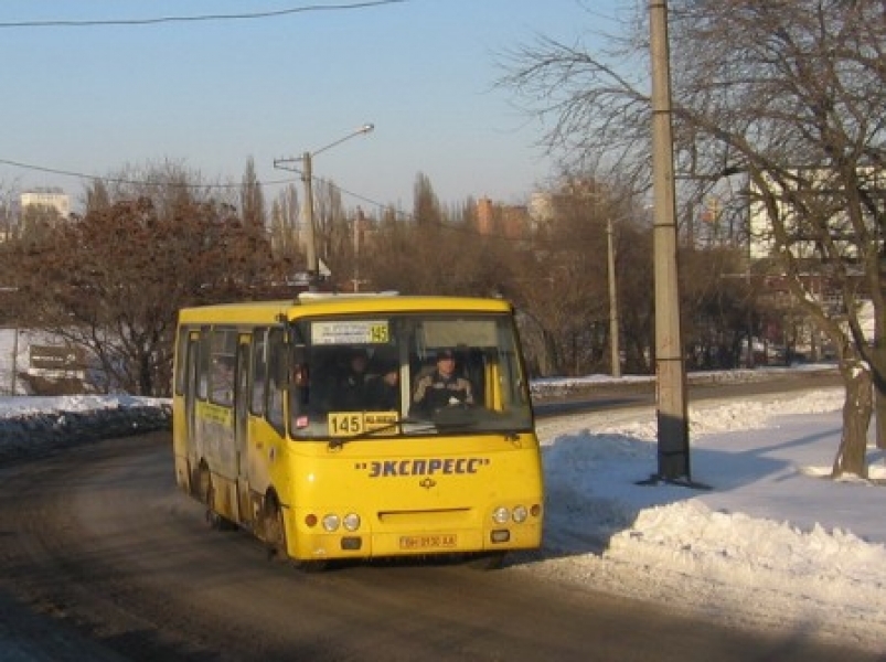 Водители одесских маршруток устроили гонки, а потом подрались посреди проезжей части