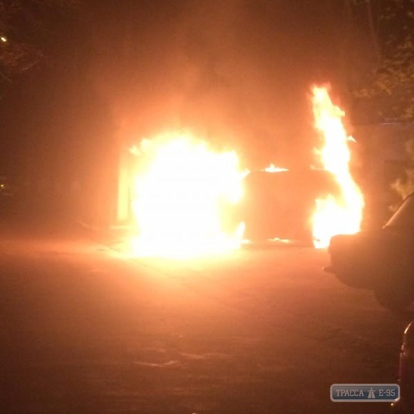 В Черноморске снова горел автомобиль депутата горсовета (фото)