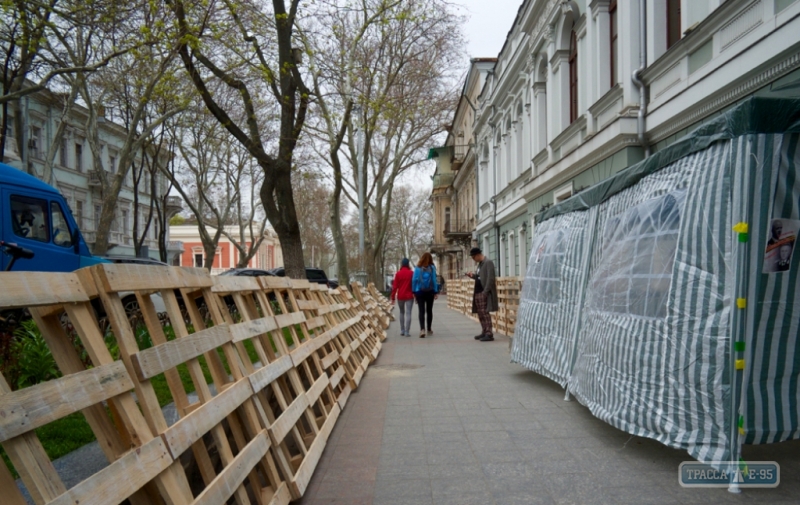 В центре Одессы установили баррикады (фото)