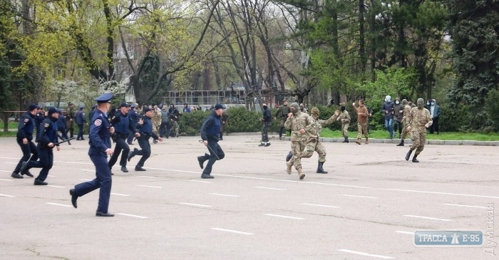 Полиция пресекла столкновение на Куликовом поле в Одессе