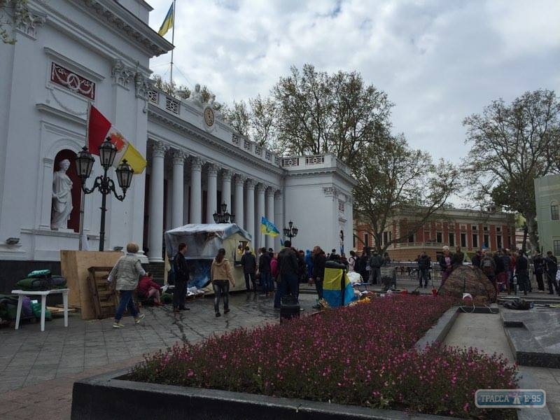 Камеры наблюдения на здании Одесской мэрии не работают из-за перебитого кабеля