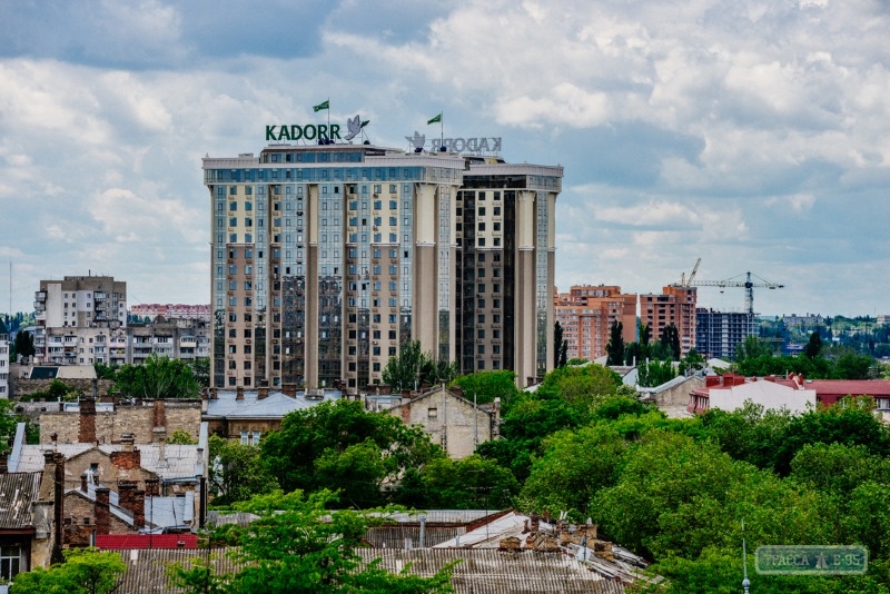 Типичная одесса. Одесса высотки. Высотки Одессы фото. Одесса высотка на Комсомольской. Гостиницы высотки Одесская область.