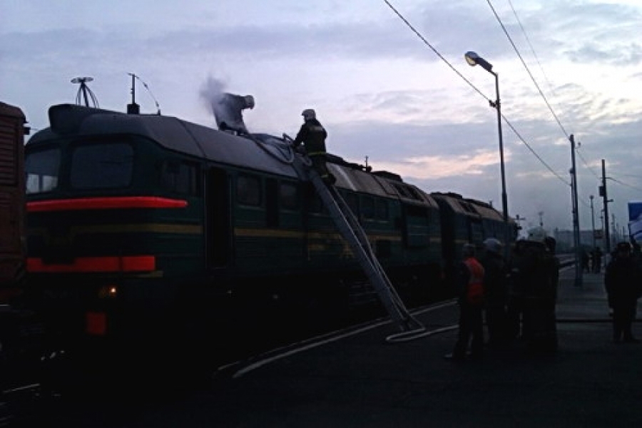 Пожарные потушили в Одесской области загоревшийся во время движения тепловоз