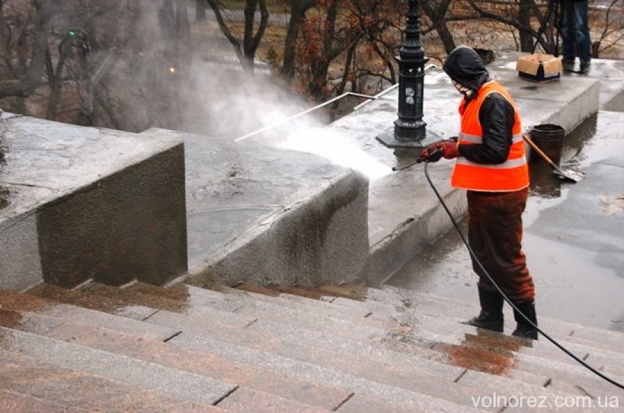 Никита Михалков заплатил одесским коммунальщикам за генеральную уборку Потемкинской лестницы