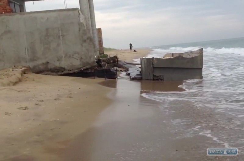 В одессе смыло полицейскую. Литвин на море.