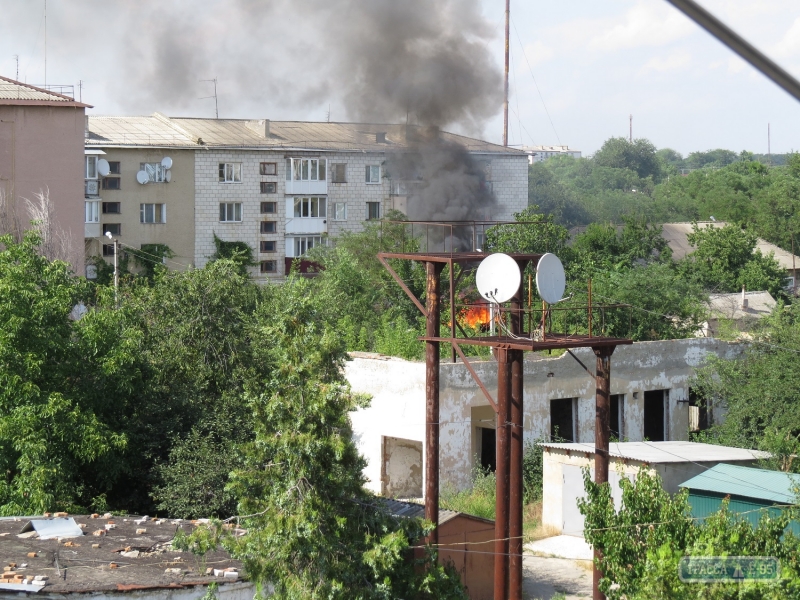 Пожар, сопровождавшийся хлопками и клубами дыма, напугал жителей Болграда