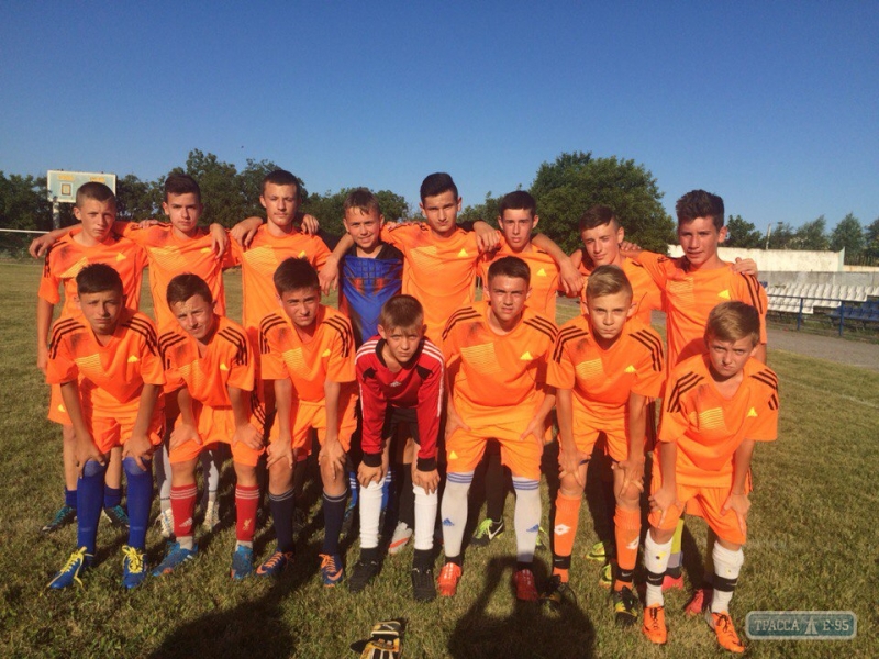 Благотворительный фонд оказал финансовую помощь футбольной команде Любашевского района